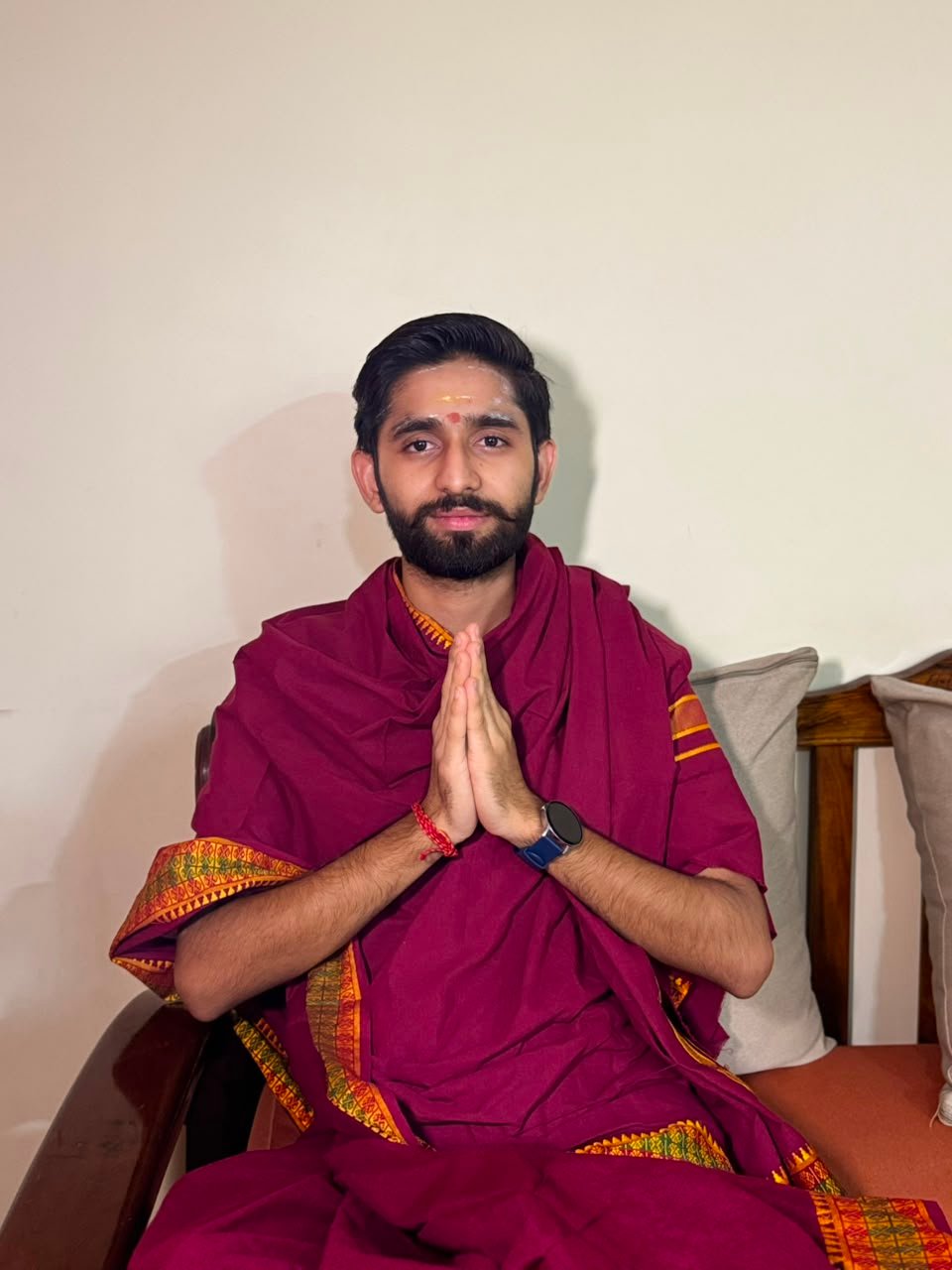 Pandit Sujal Upadhyay performing Vedic rituals in Goregaon, Mumbai